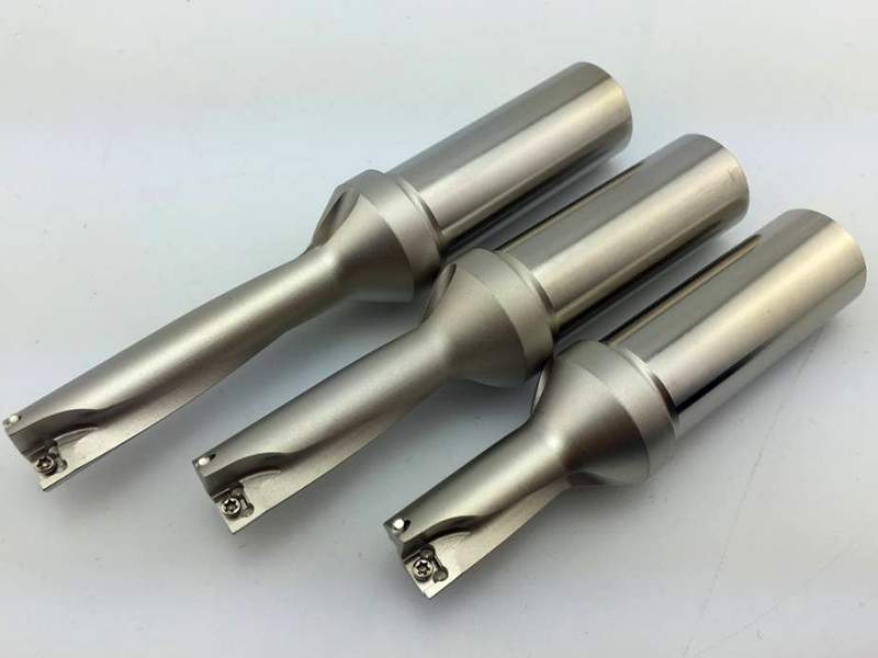 u钻打深孔能不能用g83?