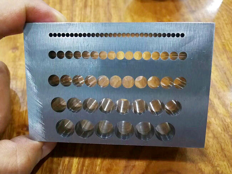 模具钻深孔y轴坐标有没有负的?