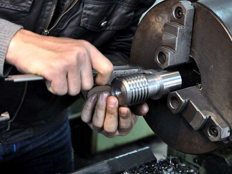 车工和加工中心谁累?工作难度!