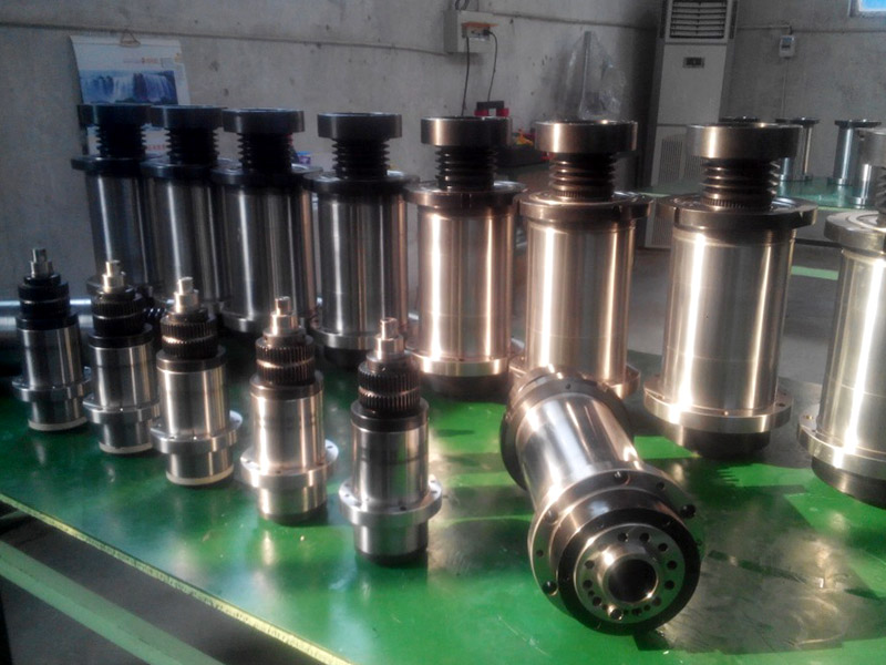 数控加工中心主轴为何能转能定位?