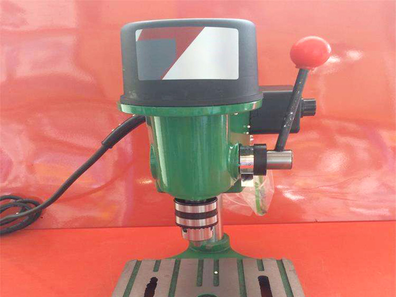 钻孔机的夹头怎么拆?会不会弄坏