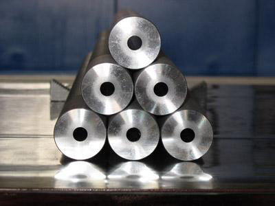 【深孔钻机床加工】时为什么要用切削液,对于深孔钻加工有哪些作用?